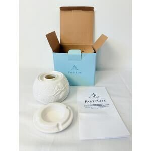 NWT PartyLite White Pinecone Illuminescents Tea Light Fragrance Warmer P90414B